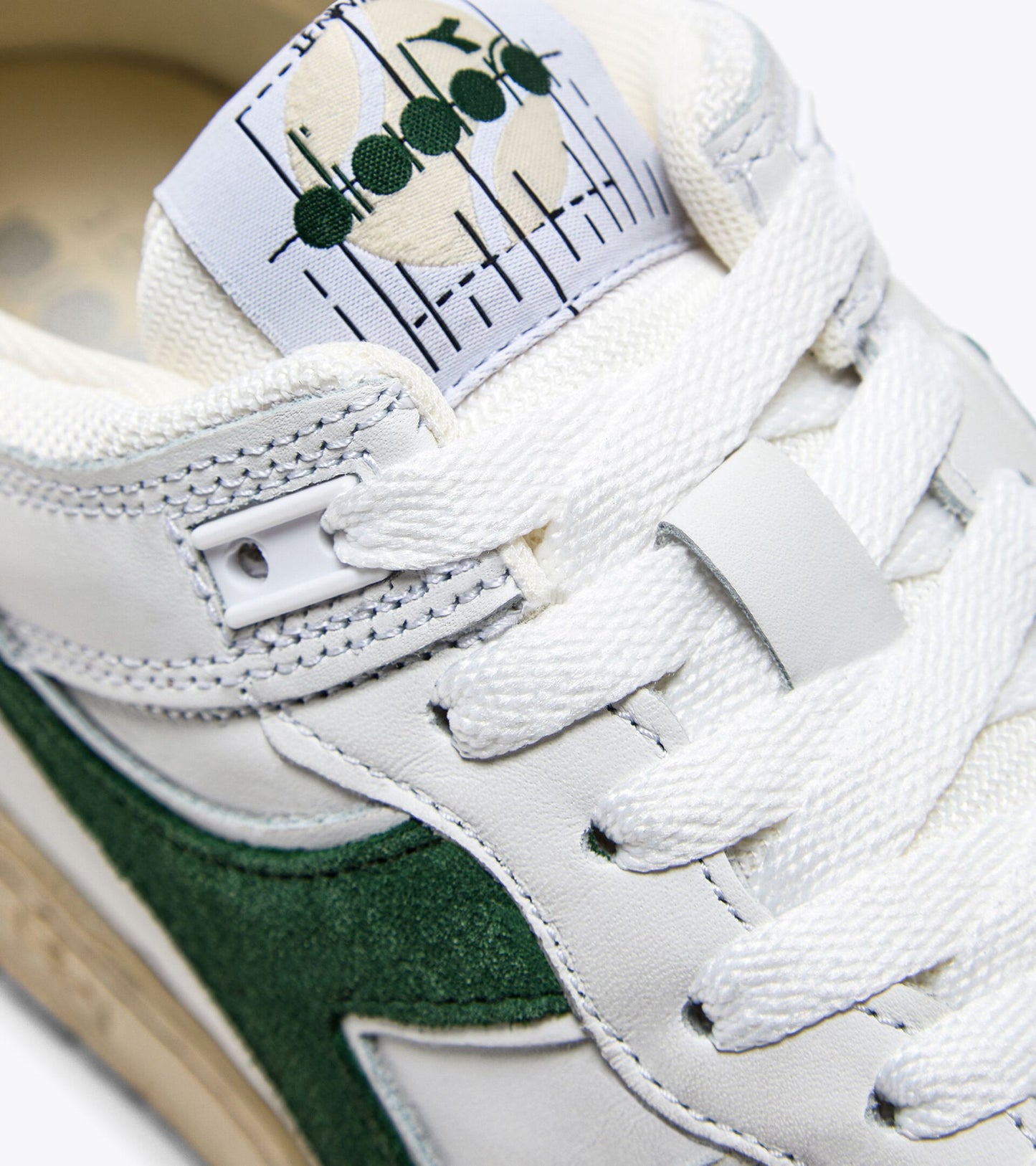 B.560 USED - UNISEX - ホワイト