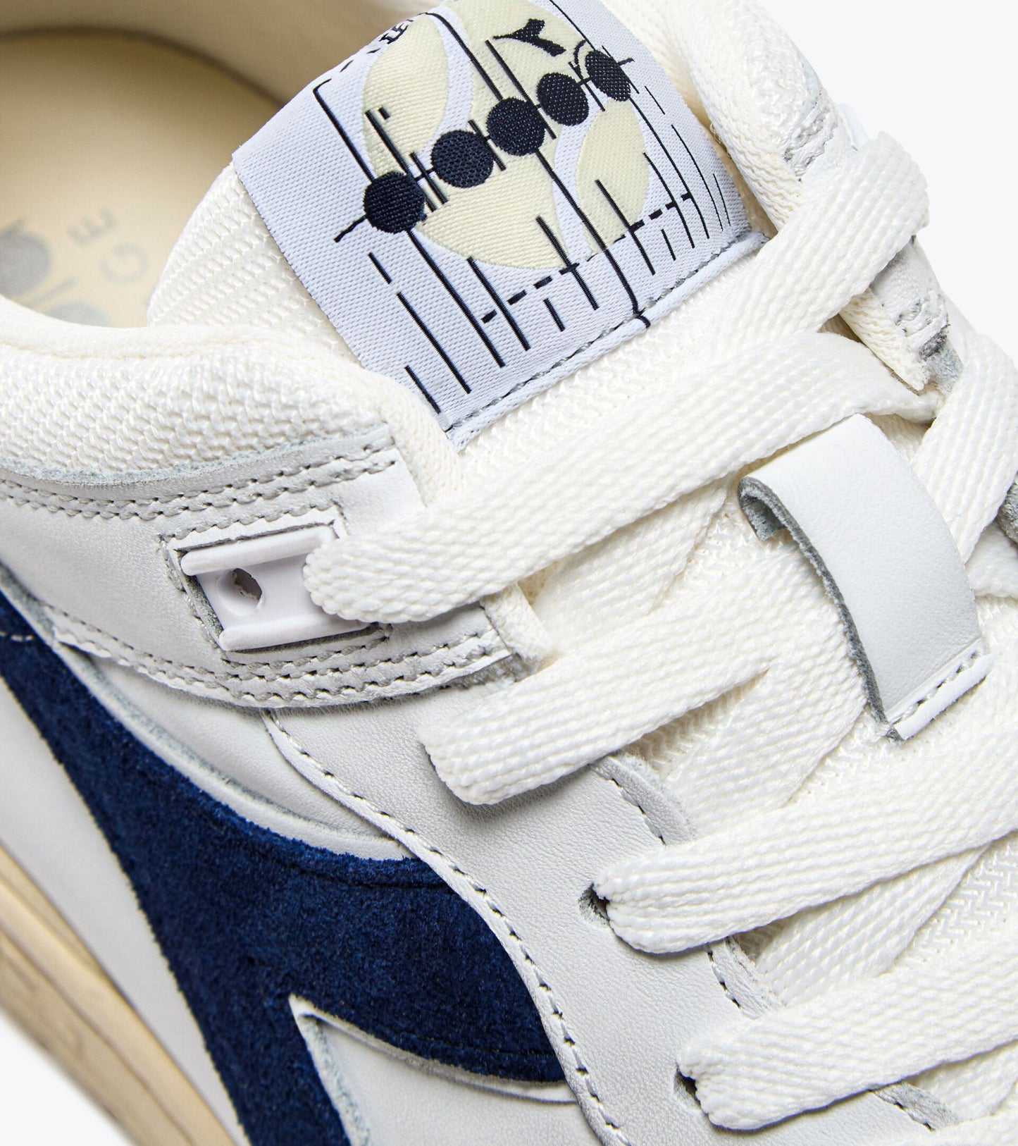 B.560 USED - UNISEX - ホワイト