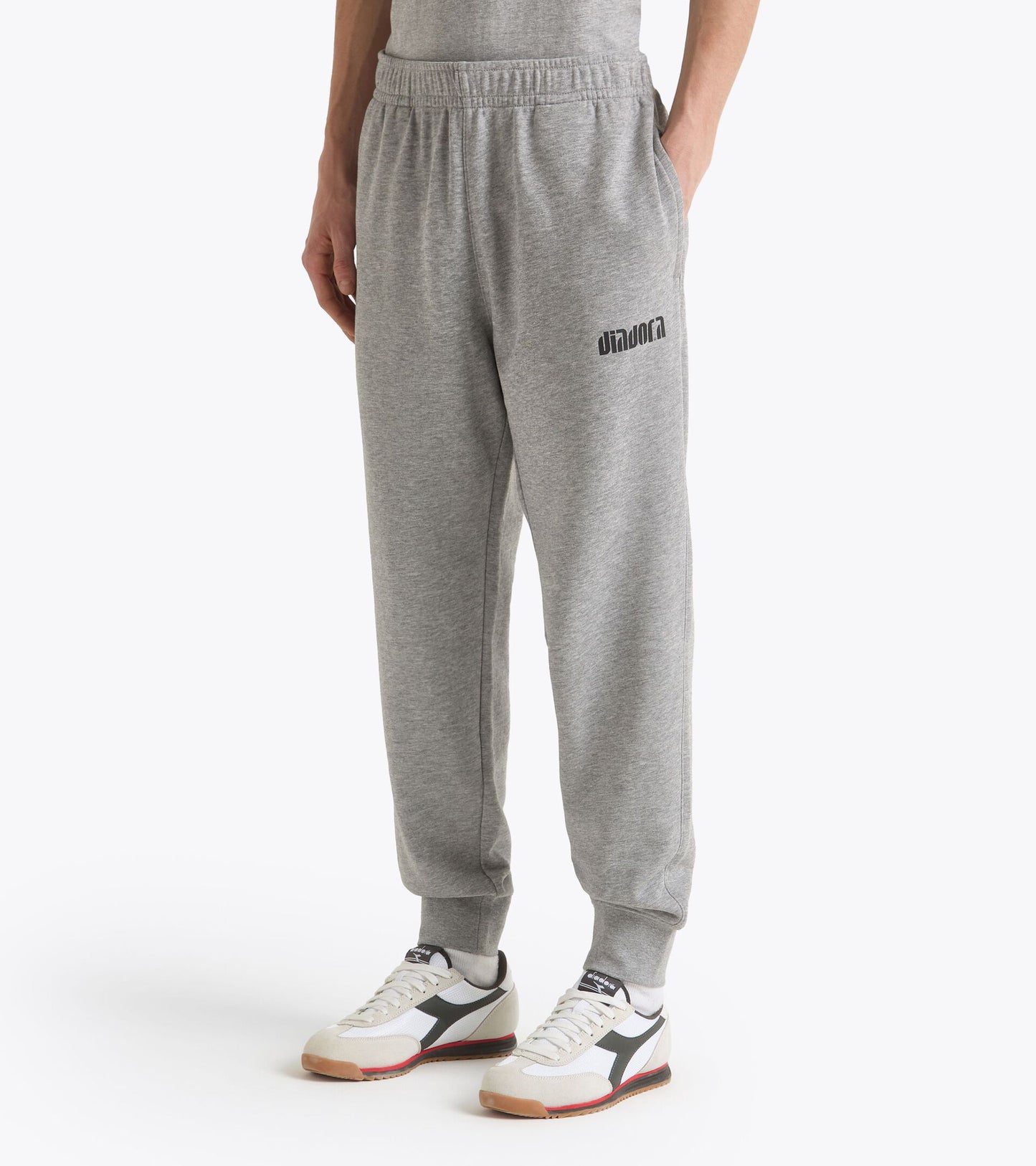 【Pre Order】Diadora アパレル PANTS ATHL. LOGO パンツ - UNISEX - グレー