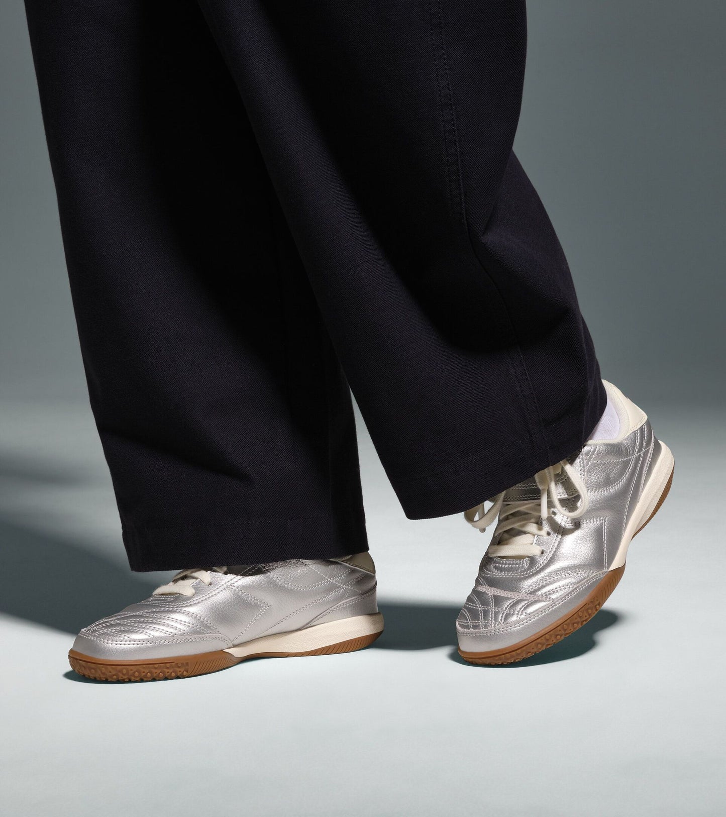 Diadora Sportswear Collection GOLD INDOOR METALLIC｜ディアドラ スニーカー シルバー メンズ レディース