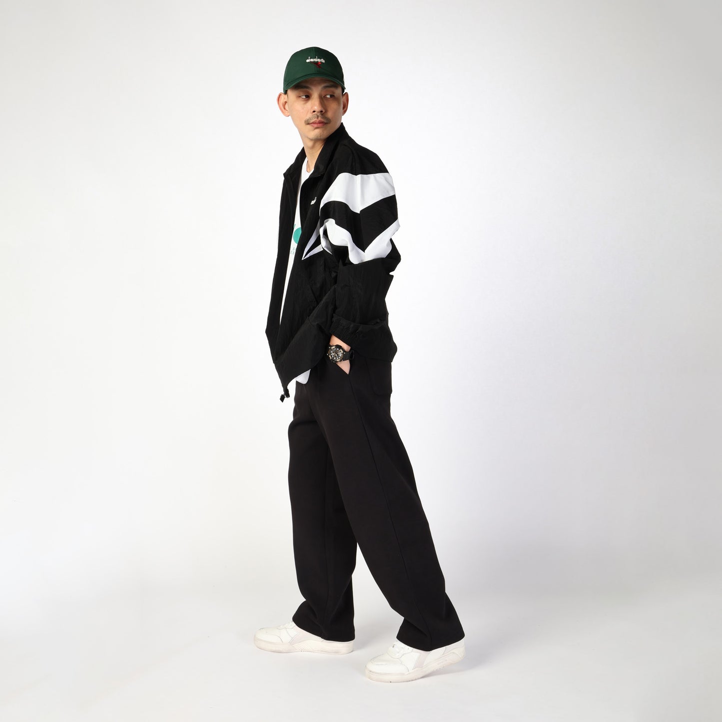 B.560 USED - UNISEX - ホワイト