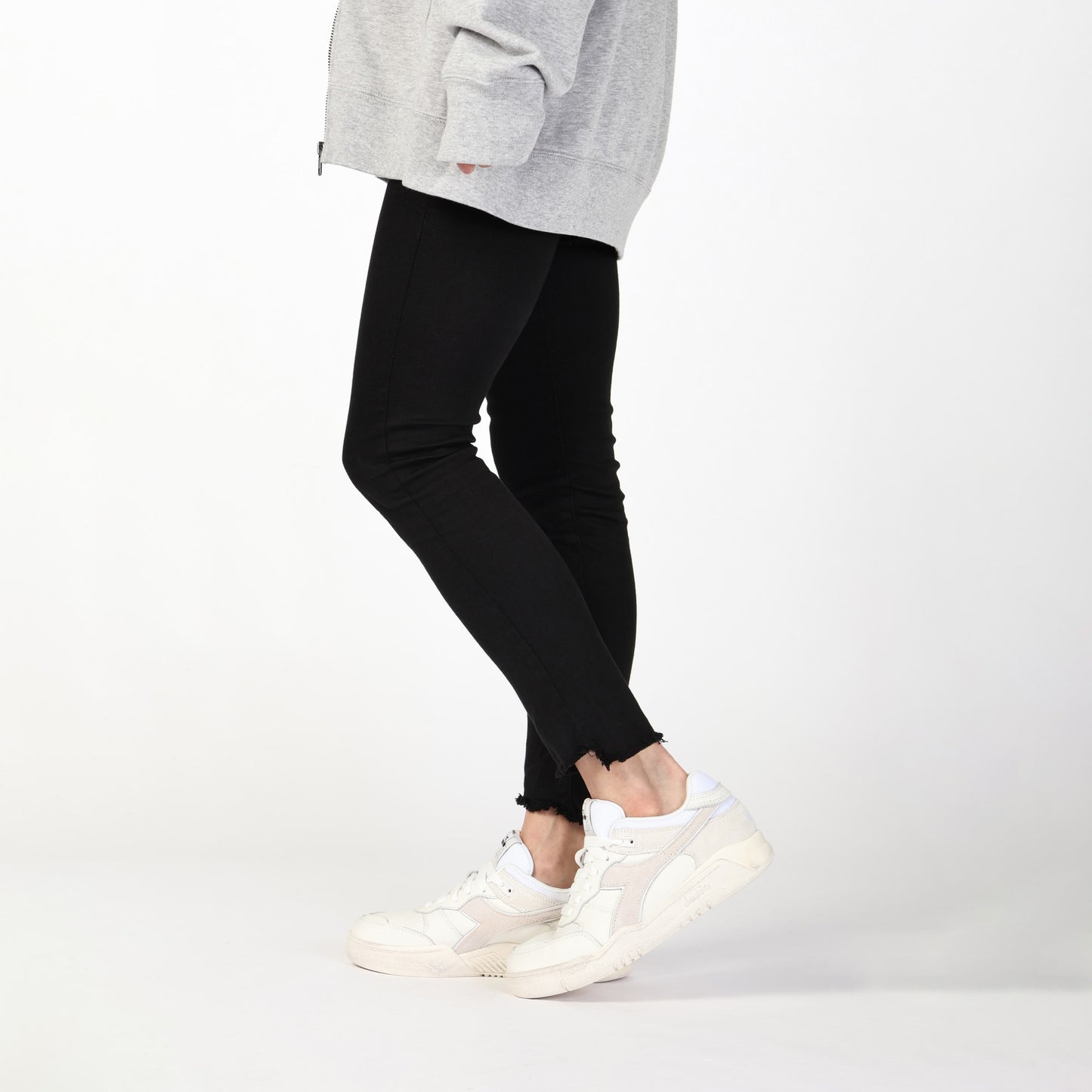 B.560 USED - UNISEX - ホワイト