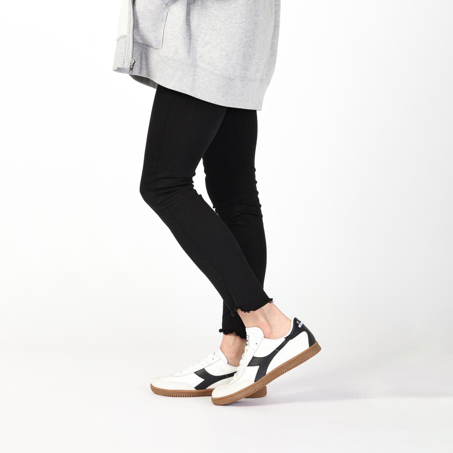 TRAINER - UNISEX - ホワイト/ブラック